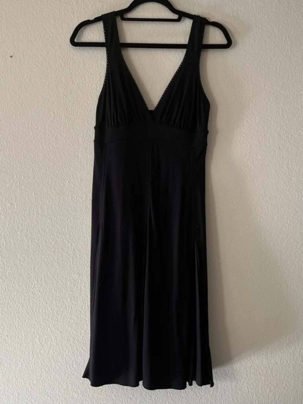 Black Susana Monaco Flared Hem V-Neck Dress, size Medium - Picture 2 of 5
